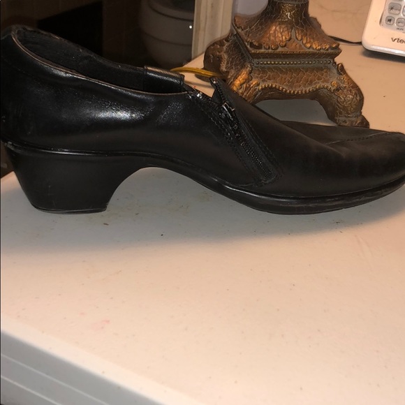 Cute Black Leather Booties By Clark Sz 7.5 - Picture 6 of 6
